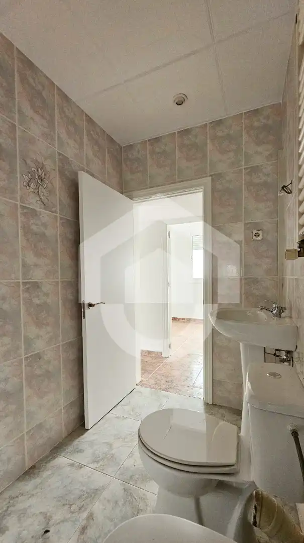Baño de Piso en venta en Nou Barris