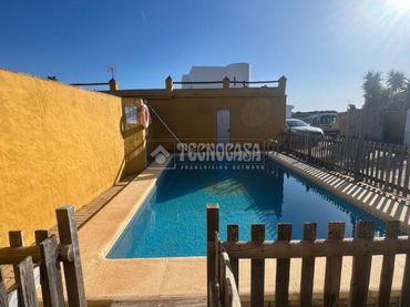 Country house with pool for sale in Roche
