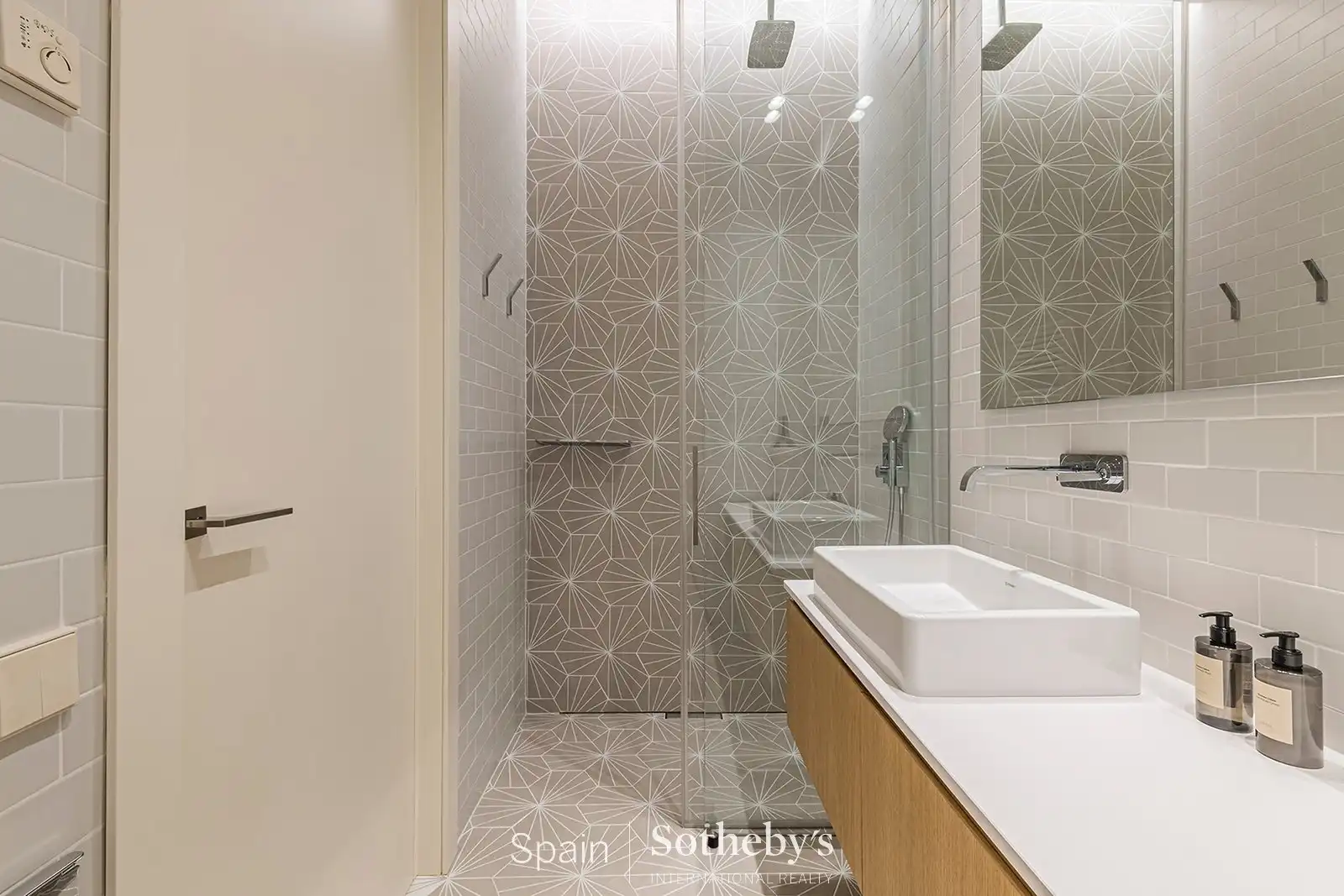 Appartement compact avec piscine à vendre à Eixample, imagen 32