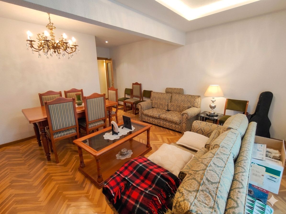 Sala d'estar de Pis en venda en San Lorenzo de El Escorial amb Calefacció, Parquet i Traster