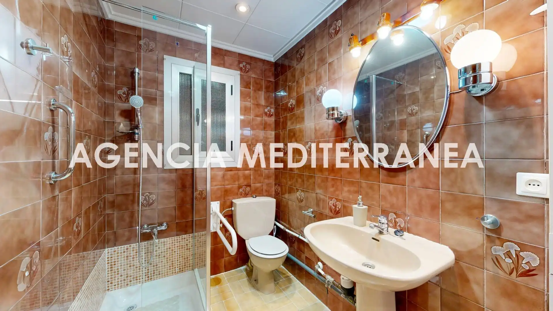 Bathroom of Flat for sale in Valencia  with Air Conditioner and Balcony
