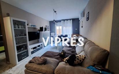Living room of Single-family semi-detached for sale in Cáceres Capital  with Air Conditioner, Heating and Terrace
