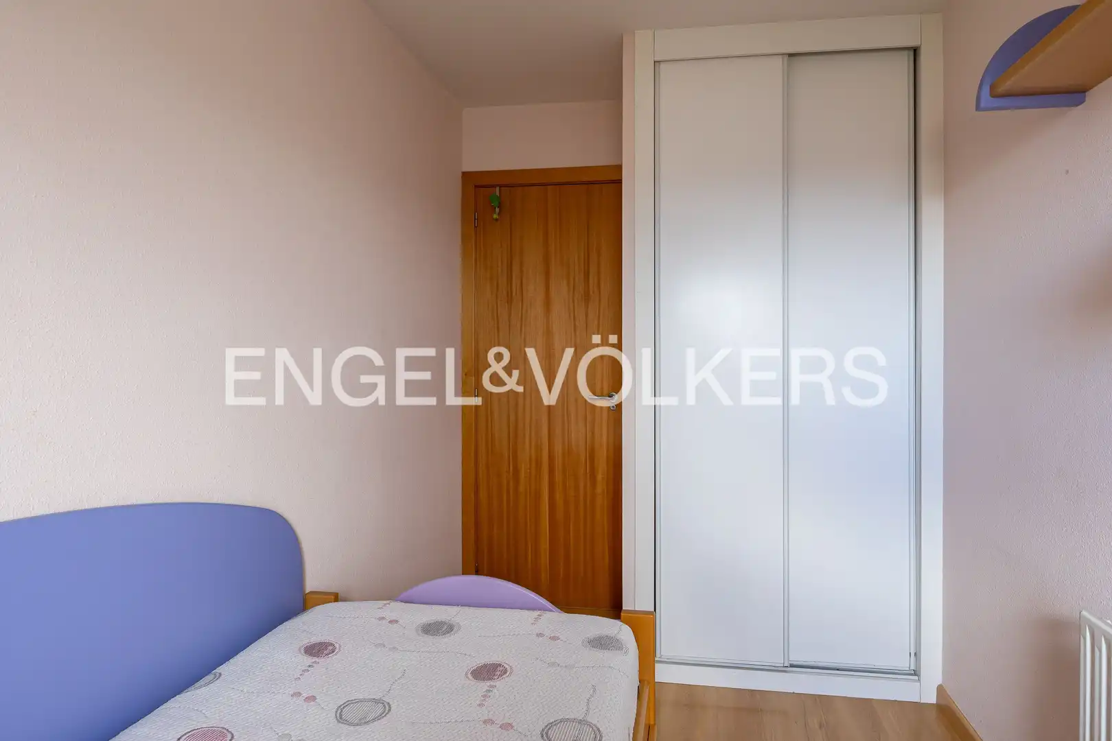 Habitación de Piso en venta en Madrid con Calefacción, Trastero y Piscina