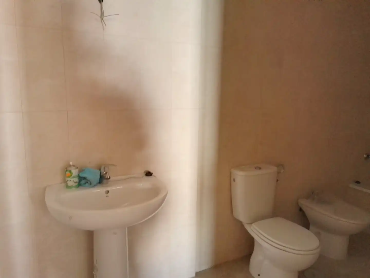 Baño de Apartamento en venta en Ubrique con Jardín privado, Balcón y Piscina comunitaria