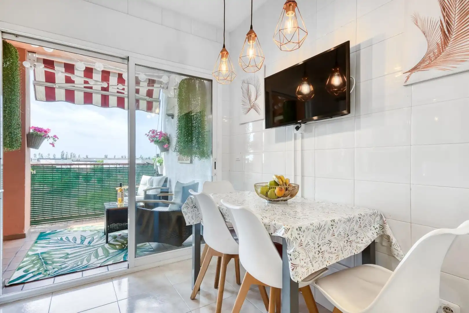 Dining room of Flat for sale in Figueres  with Terrace, Oven and Microwave