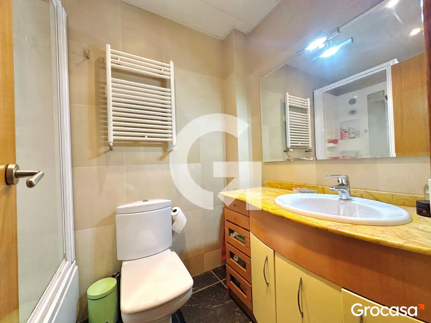 Bathroom of Flat for sale in Barcelona  with Air Conditioner, Heating and Oven