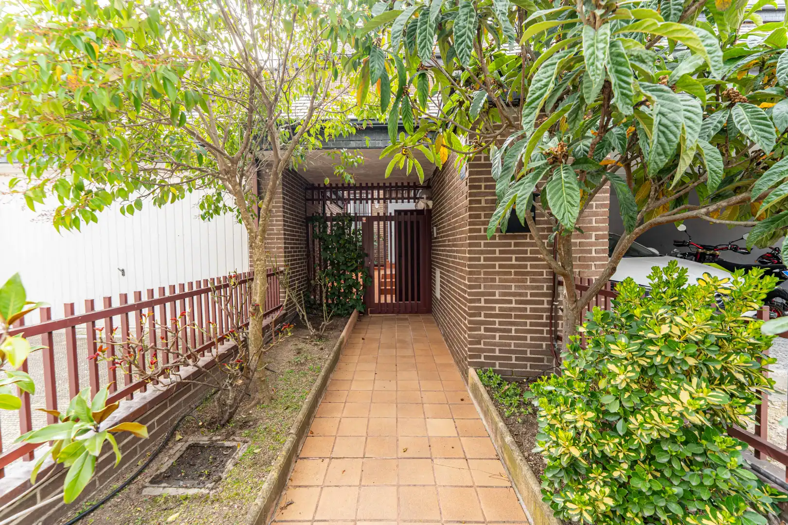 Vista exterior de Casa adosada en venta en Torrelodones con Balcón
