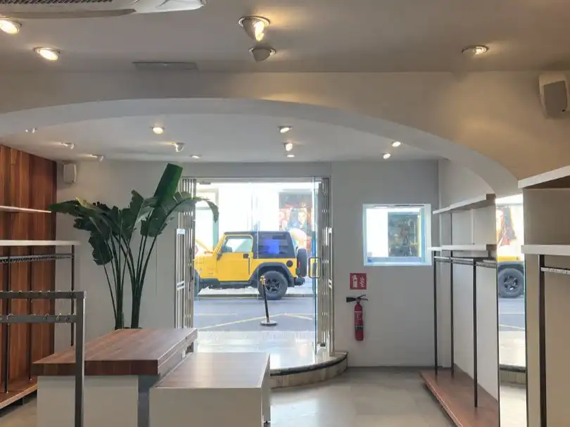 Local de alquiler en Dalt de la Vila - La Marina