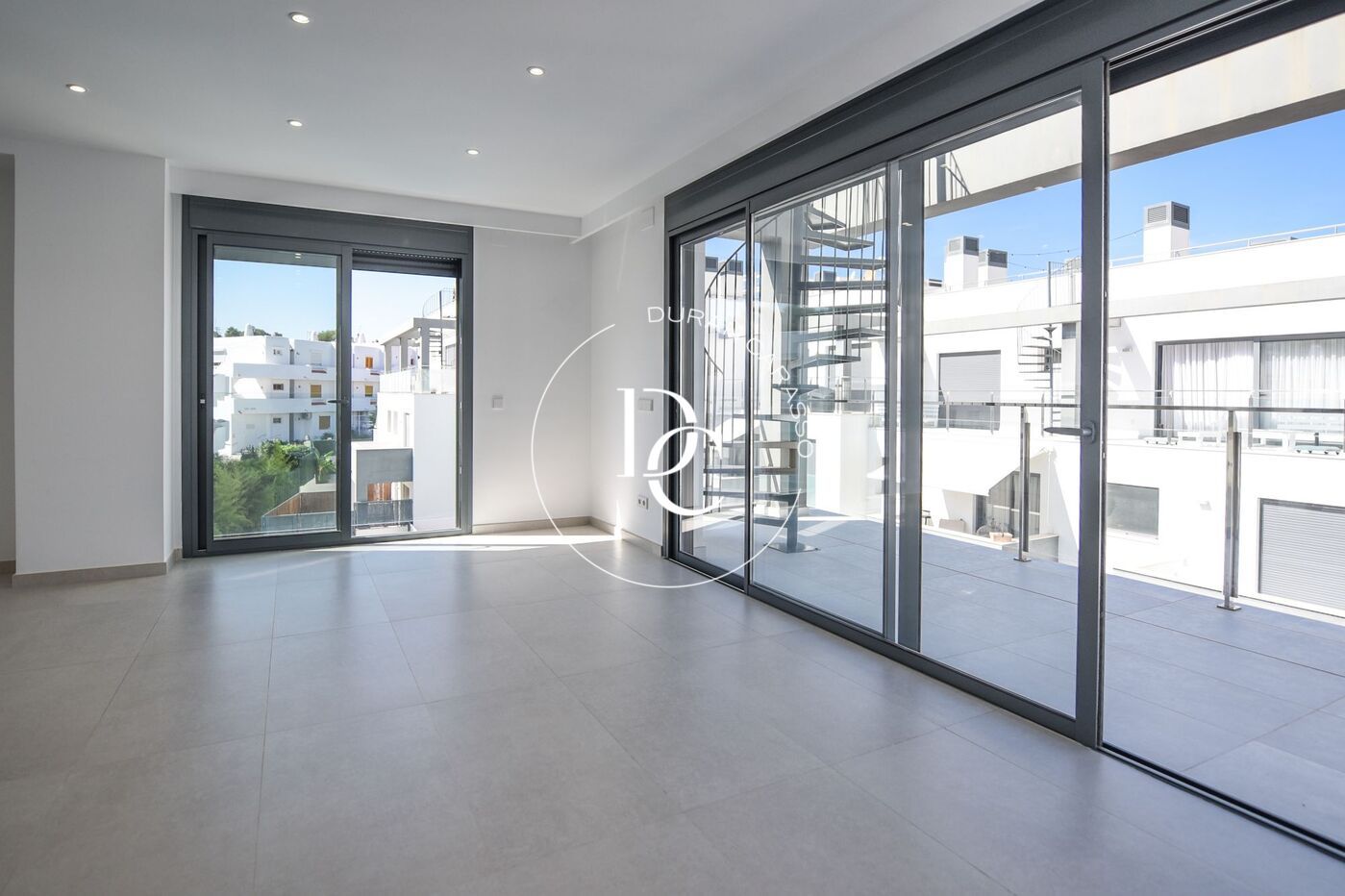Vista exterior de Àtic en venda en Santa Eulària des Riu amb Aire condicionat, Calefacció i Jardí privat