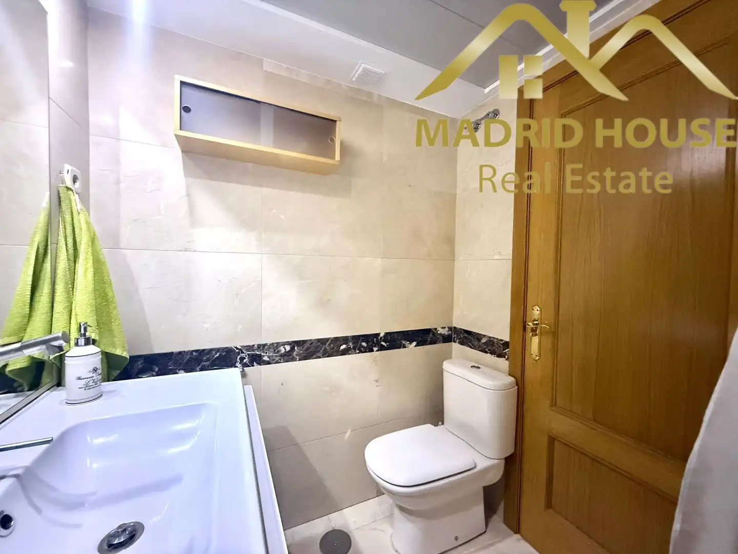 Bathroom of Attic for sale in Madrid  with Air Conditioner, Heating and Terrace