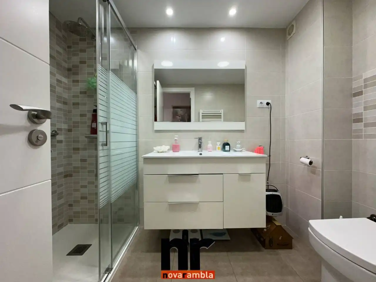 Badezimmer von Wohnung zum Verkauf in Ripollet mit Klimaanlage, Heizung und Terrasse