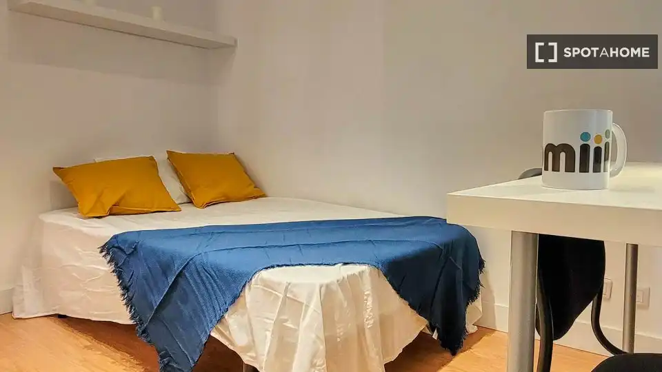 Bedroom of Flat for share in Madrid  with Air Conditioner, Heating and Furnished