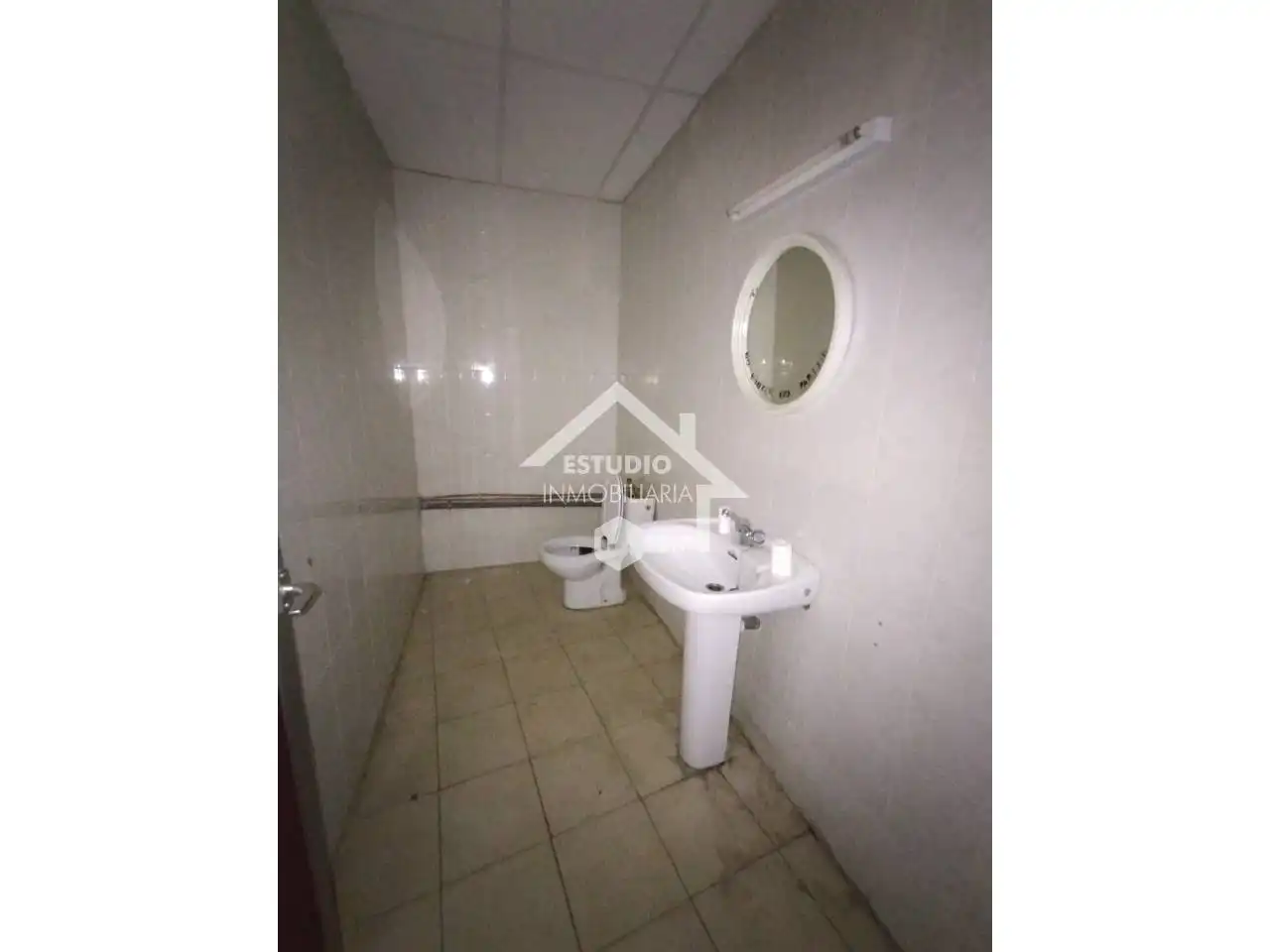 Badezimmer von Geschaftsraum zur Miete in Viana