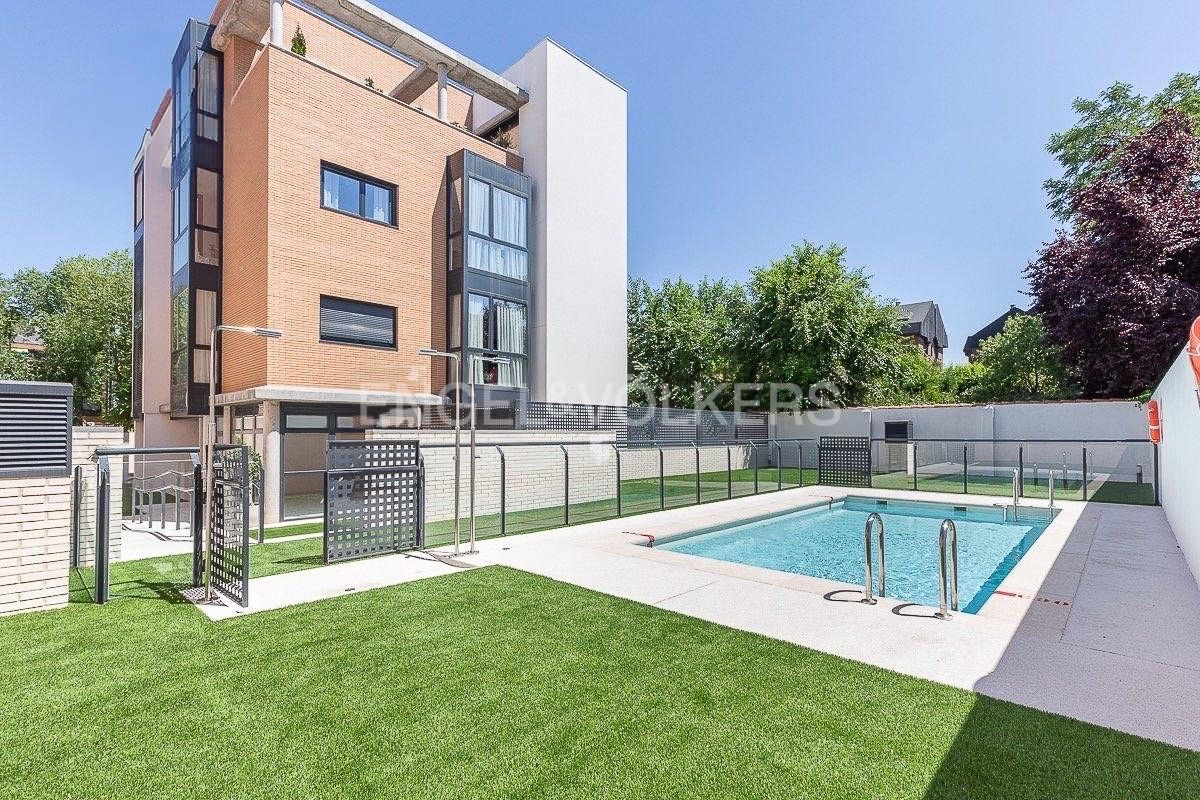 Exterior view of Apartment for sale in  Madrid Capital  with Heating and Swimming Pool