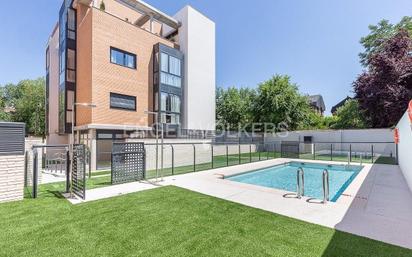 Vista exterior de Apartament en venda en  Madrid Capital amb Aire condicionat, Calefacció i Piscina