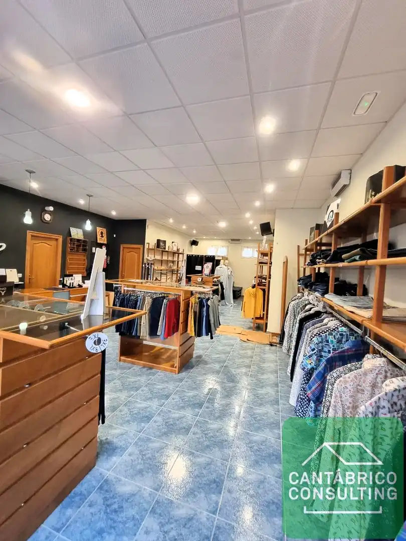 Local en venta en El Franco 