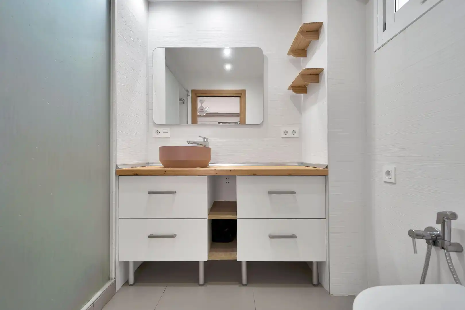 Bany de Apartament en venda en Marbella amb Aire condicionat