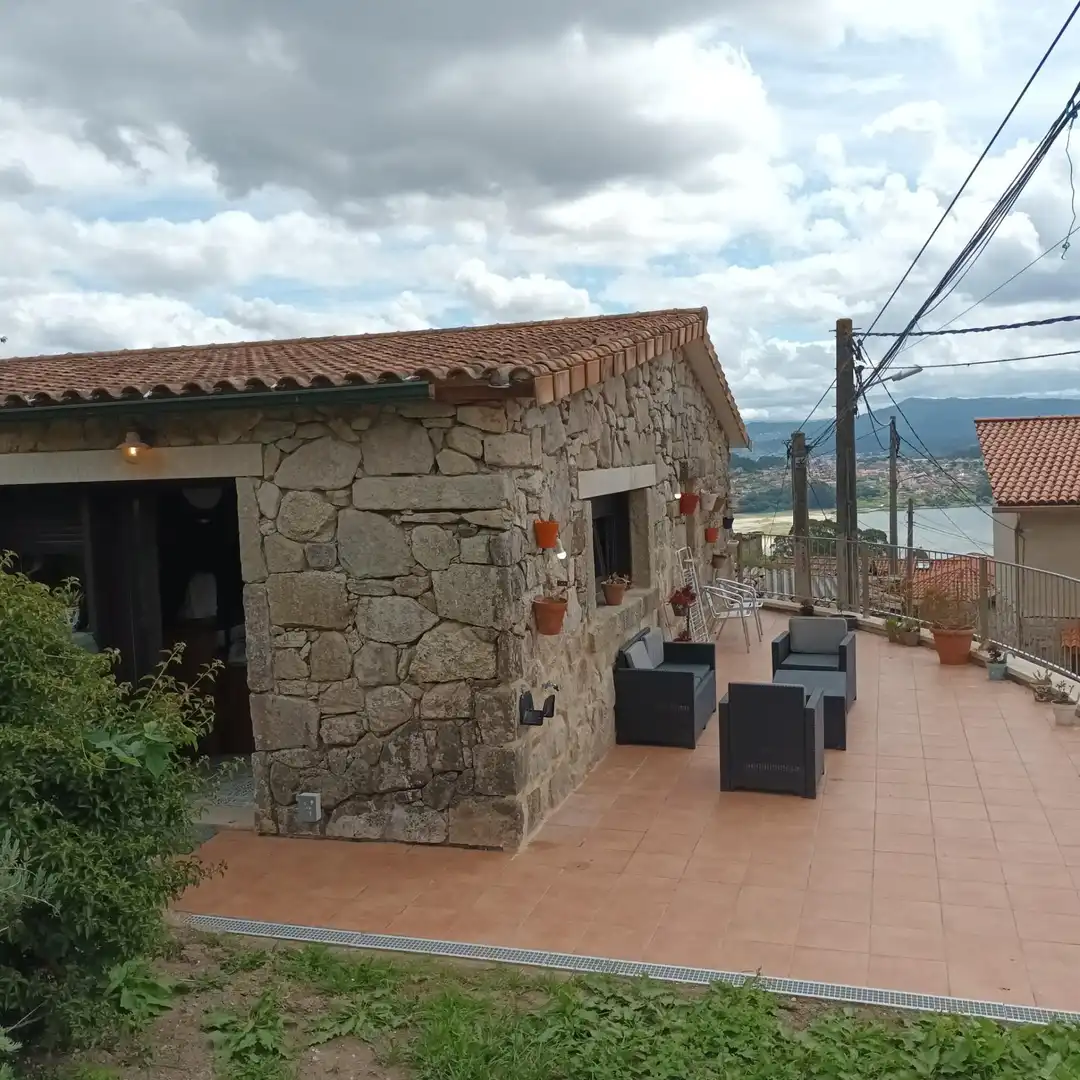 Chalet con jardín en venta en Combarro, imagen 2
