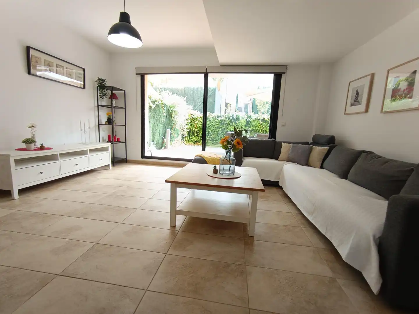 Sala de estar de Casa adosada en venta en Molina de Segura con Aire acondicionado, Calefacción y Jardín privado