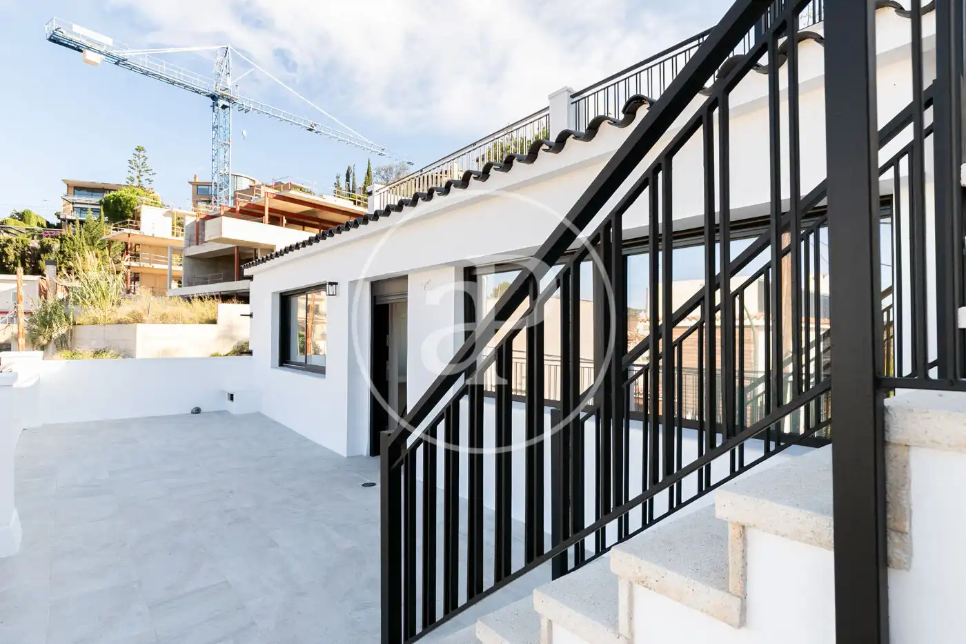 Vista exterior de Casa o xalet en venda en Esplugues de Llobregat amb Calefacció, Jardí privat i Terrassa