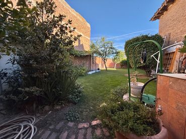 Casa amb jardí en venda a Calle Mayor