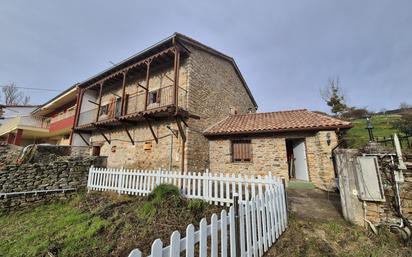 Vista exterior de Casa adosada en venda en Burgos Capital amb Calefacció, Jardí privat i Balcó