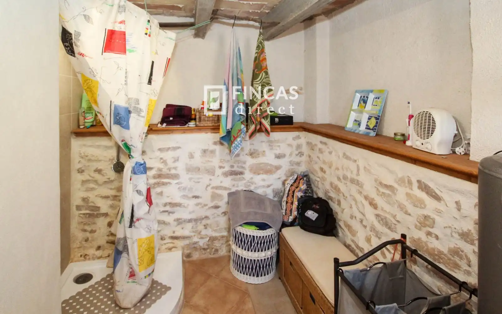 Country homes for sale in Cretas  with Air Conditioner