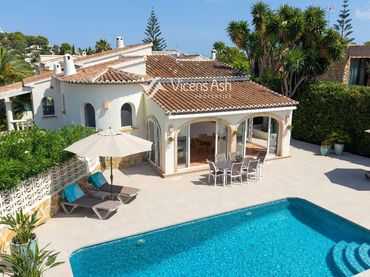 House with pool for sale in Andrea Mantegna