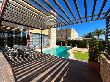 Xalet amb piscina en venda a Orihuela Costa