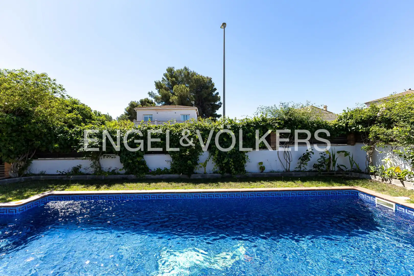 Piscina de Casa o xalet en venda en Cubelles amb Aire condicionat, Calefacció i Jardí privat