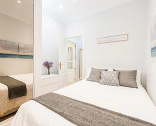Dormitori de Apartament de lloguer en Salou amb Aire condicionat i Alarma