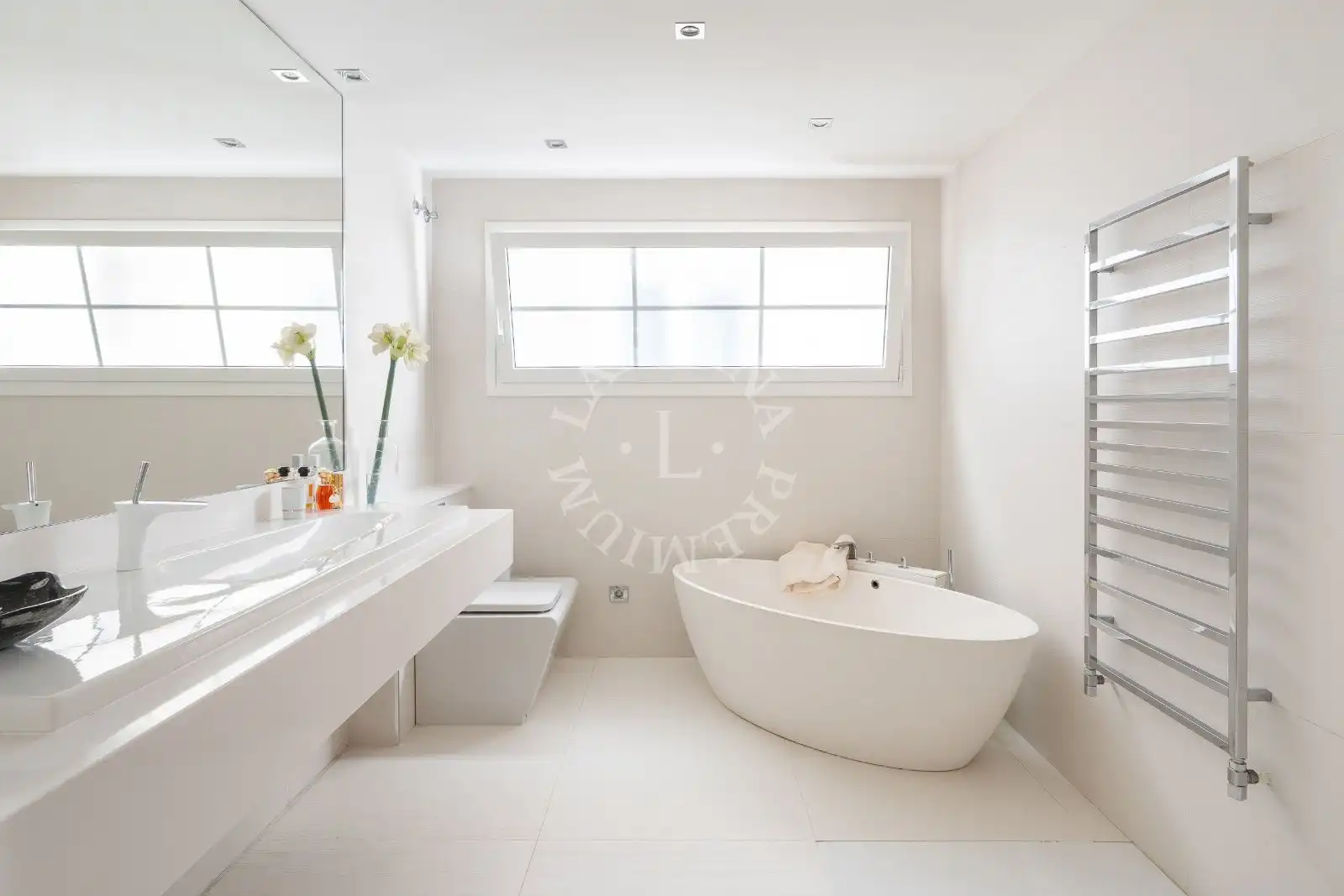 Badezimmer von Dachboden zum Verkauf in Barcelona mit Terrasse, Abstellraum und Schwimmbad