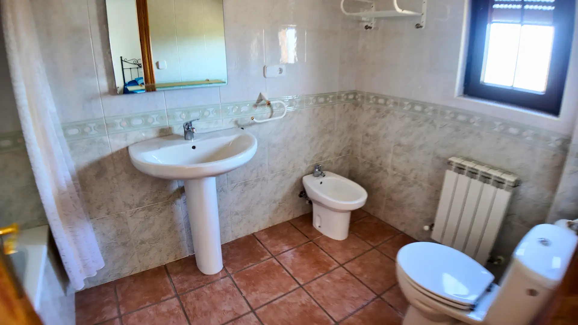 Bathroom of Commercial properties for sale in Báscones de Ojeda  with Heating and Furnished