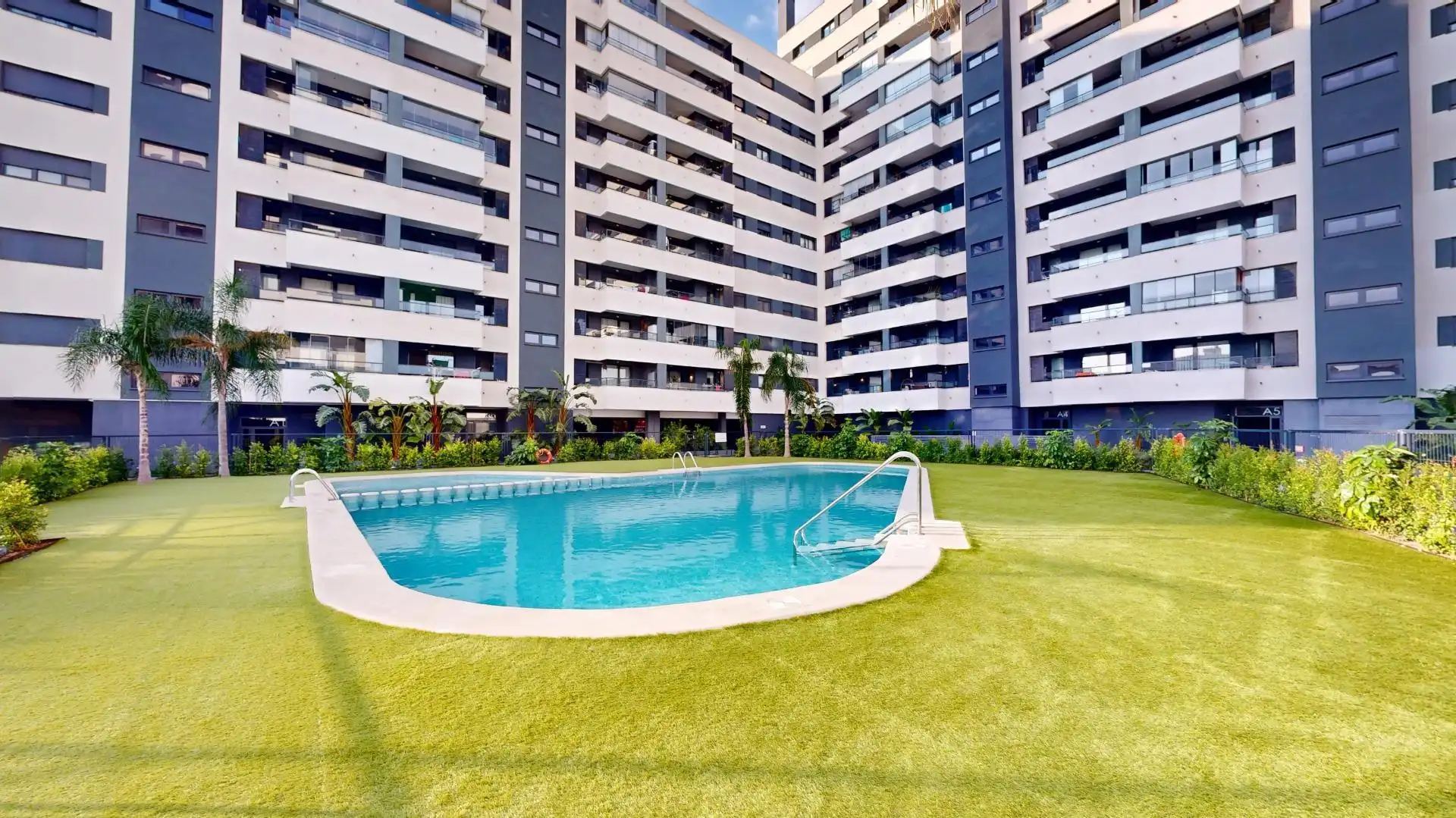 Swimming pool of Flat for sale in Benicalap