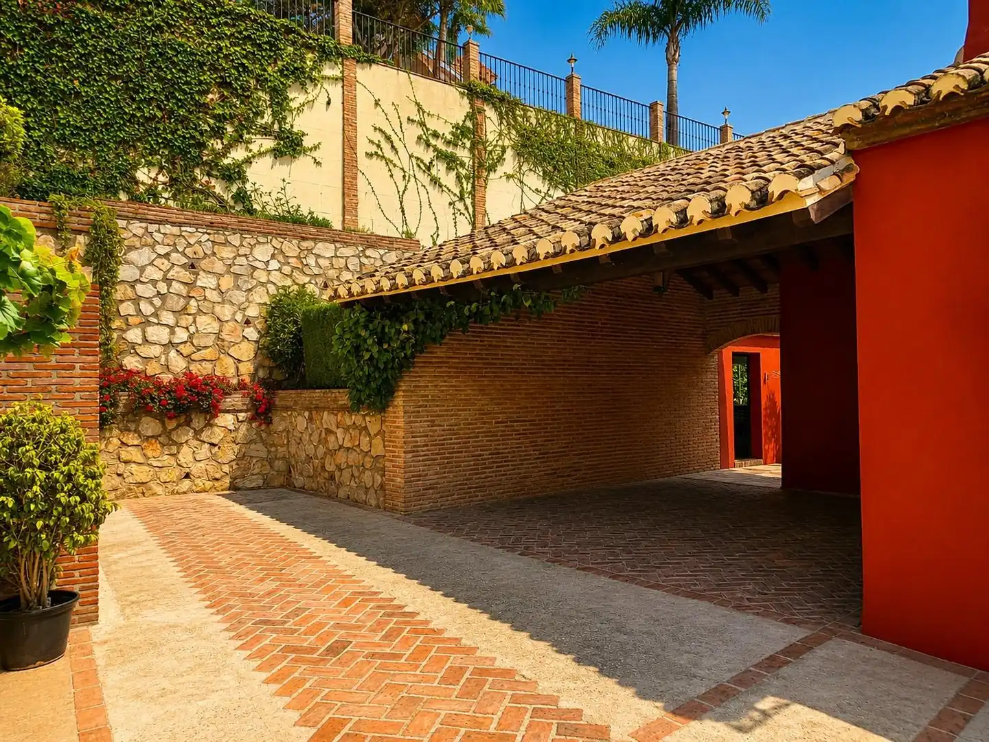Vista exterior de Casa o xalet en venda en Benalmádena amb Aire condicionat, Calefacció i Jardí privat