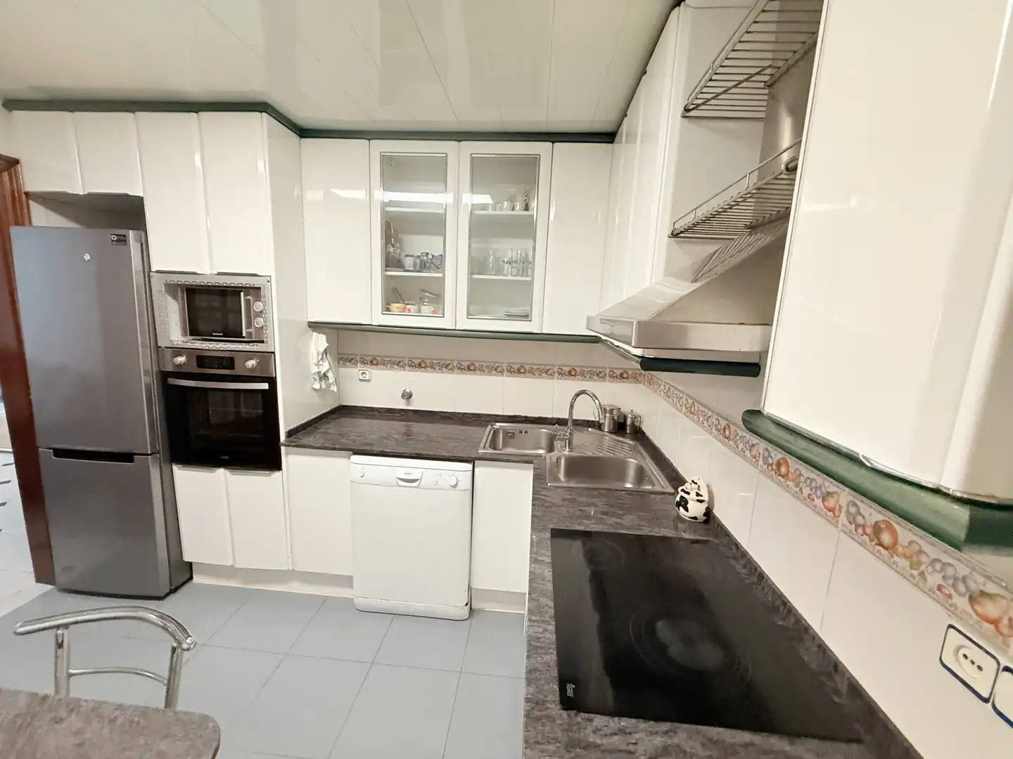Cocina de Planta baja en venta en Badalona con Aire acondicionado, Calefacción y Jardín privado