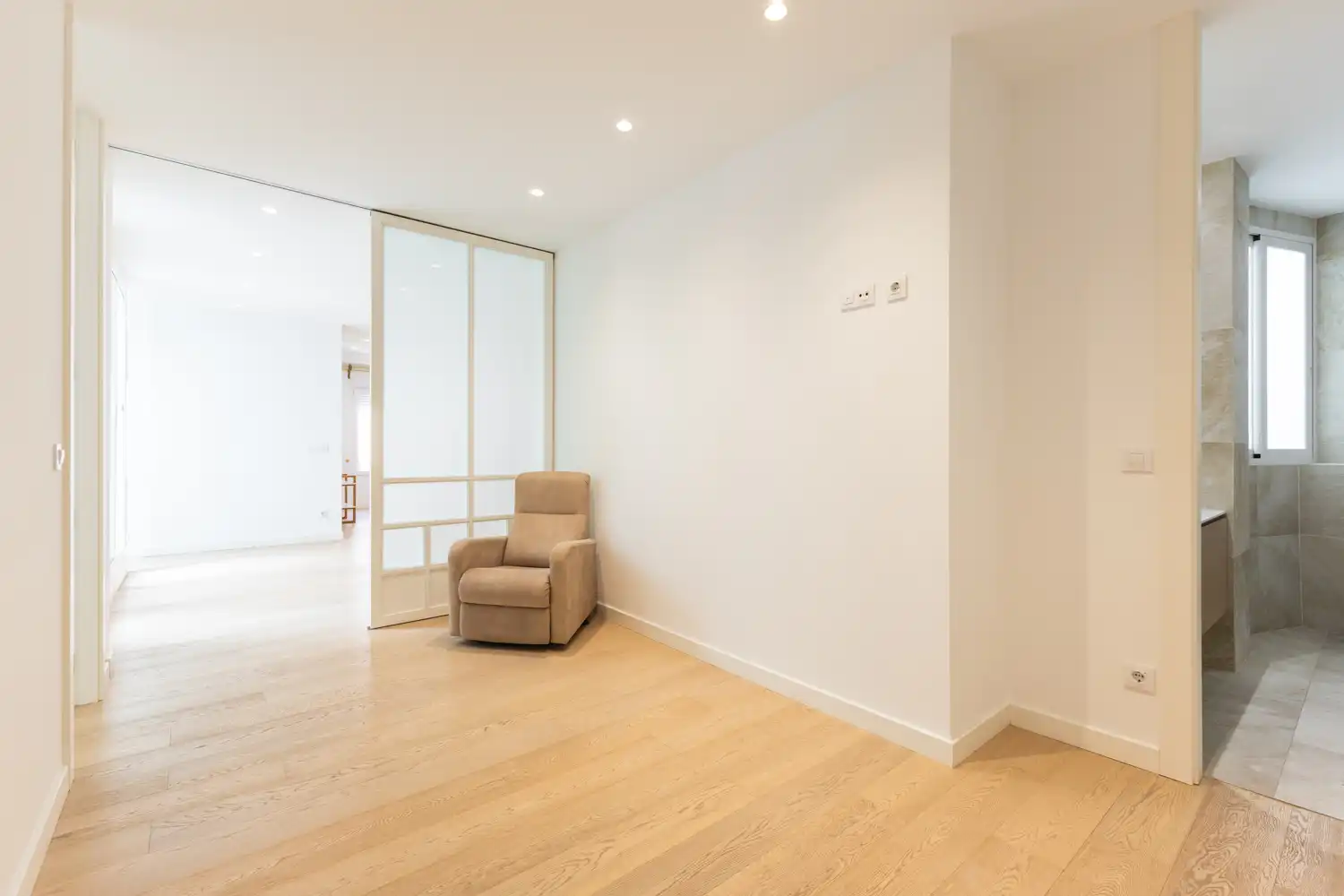 Flat for rent in Valencia  with Air Conditioner, Heating and Furnished