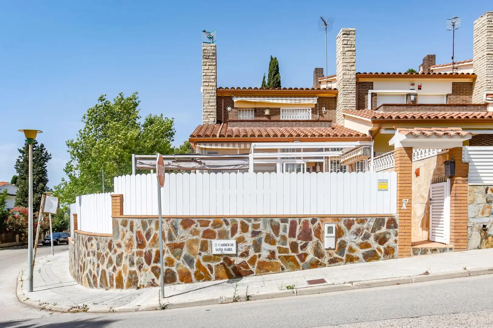 Vista exterior de Casa adosada en venta en El Vendrell con Calefacción, Terraza y Balcón