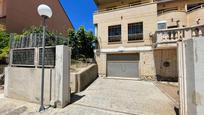 Vista exterior de Casa adosada en venda en María de Huerva amb Calefacció, Jardí privat i Terrassa