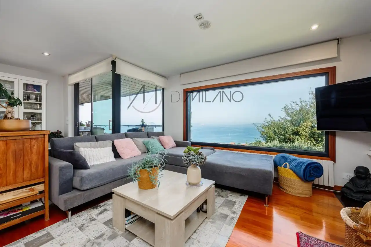 Sala de estar de Casa o chalet en venta en Nigrán con Calefacción, Jardín privado y Parquet