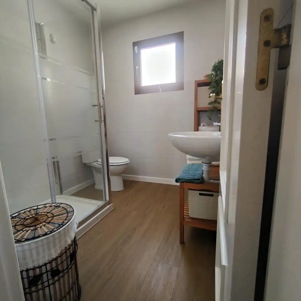 Baño de Dúplex de alquiler en Agüimes con Terraza, Trastero y Amueblado