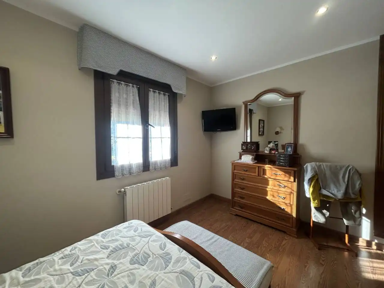 Schlafzimmer von Haus oder Chalet zum Verkauf in Llanes mit Heizung, Privatgarten und Terrasse