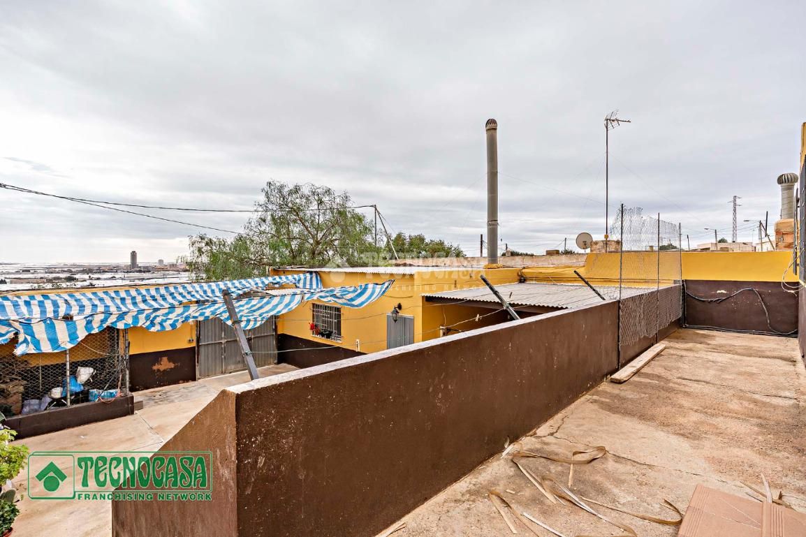 Vista exterior de Casa o xalet en venda en El Ejido amb Aire condicionat i Calefacció