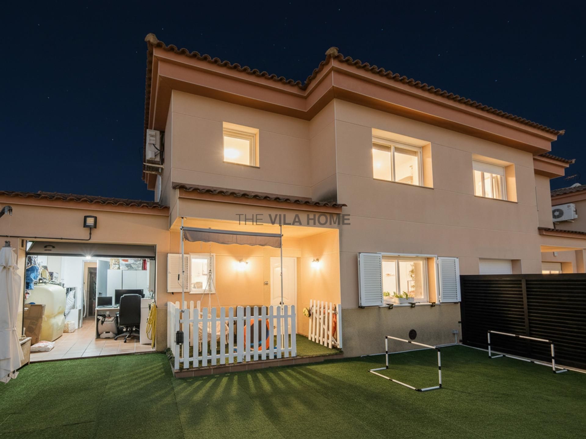Vista exterior de Casa adosada en venda en Santa Oliva amb Aire condicionat, Calefacció i Jardí privat