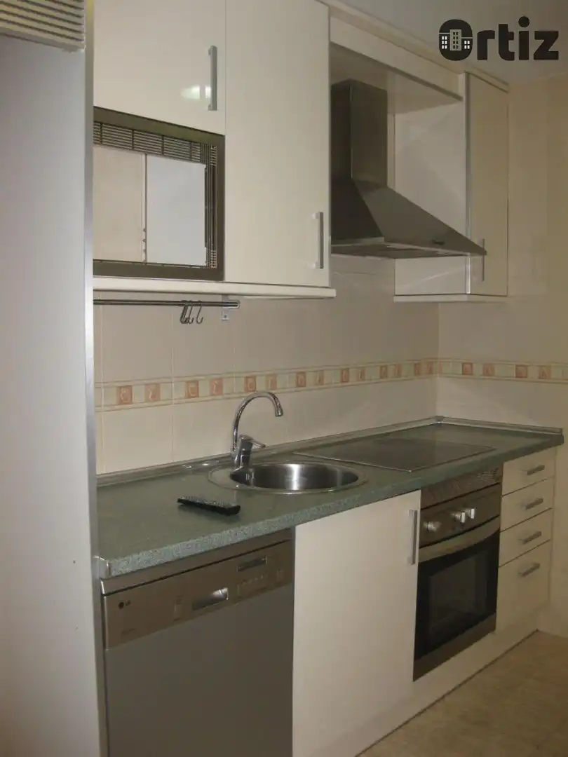 Cocina de Piso de alquiler en Pozuelo del Rey con Calefacción y Piscina comunitaria