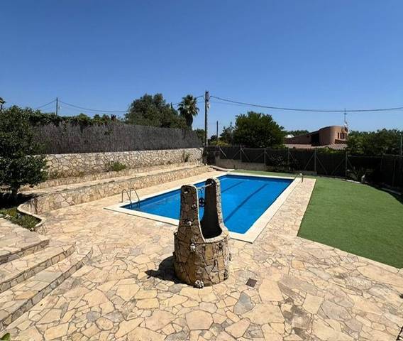 Casa-chalet en Venta en Pallejà