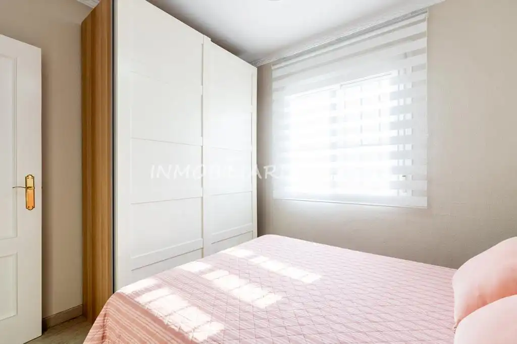 Schlafzimmer von Einfamilien-Reihenhaus zum Verkauf in Umbrete mit Klimaanlage