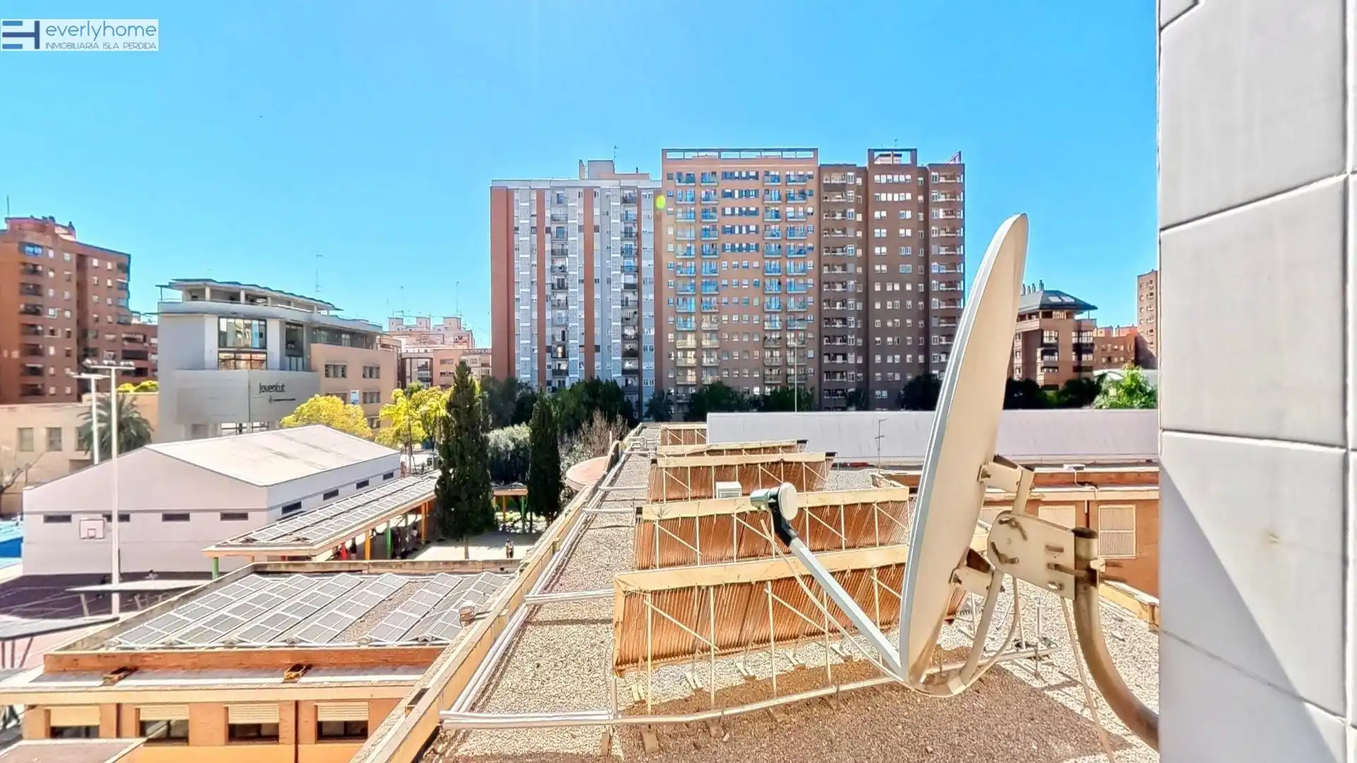 Vista exterior de Piso en venta en Valencia con Balcón