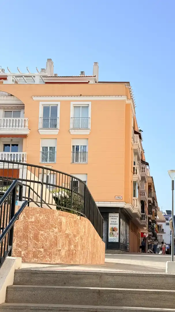 Vista exterior de Piso en venta en Marbella con Terraza, Amueblado y Horno