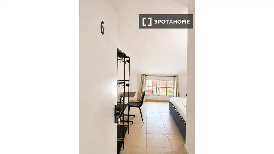 Habitación de Piso de alquiler en Valencia con Aire acondicionado, Calefacción y Amueblado